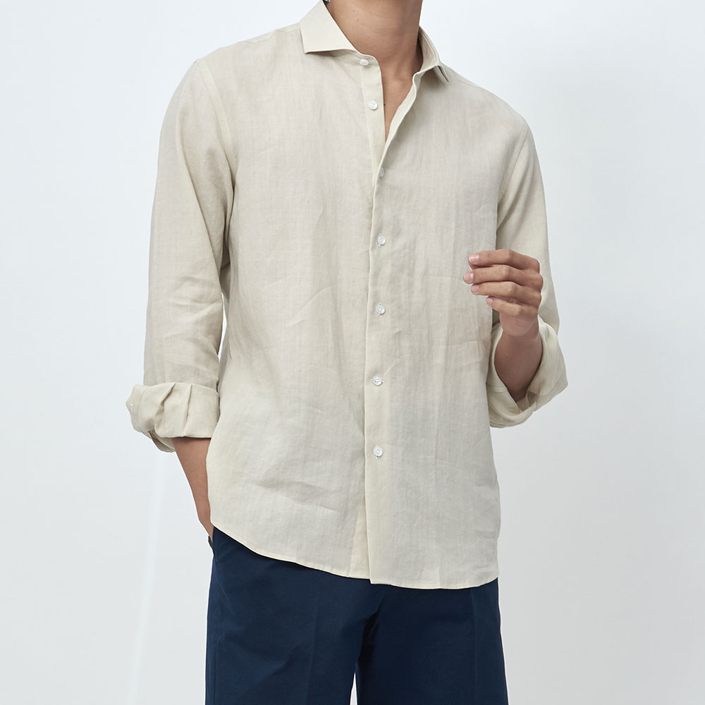 [매너앤대퍼] Cutaway-Collar Linen Shirt Beige
