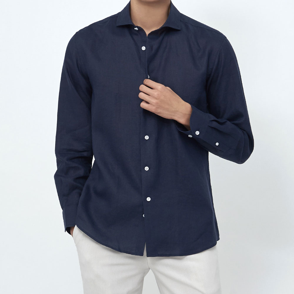 [매너앤대퍼] Cutaway-Collar Linen Shirt Navy